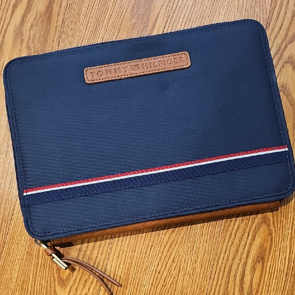 Tommy Hilfiger Zipper Tablet Case